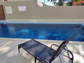 Apartamento confortável com piscina e churrasqueira
